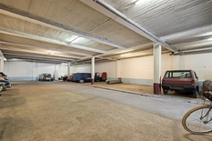 WILRIJK – Prins Boudewijnlaan: Underground enclosed garage with 15 car parking spaces.

DESCRIPTION:

This underground garage includes 15 car parking spaces.
Ideal for investor or collector of vintage cars.
Located outside the low emission zone.