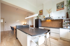 WILRIJK - Parc De Brandt: Ready-to-use town house with multi-purpose ground floor with possibility of practice/office space or studio. 

Spacious, cosy and bright house with beautiful facade, ready to move in and renovated to contemporary comfort. EPC l