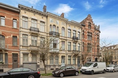 WILRIJK - Park Den Brandt: Prachtige, te renoveren, eclectische herenwoning op toplocatie

Achter deze unieke gevel schuilt een ruime herenwoning die mits enige renovatie tot een juweeltje kan uitgebouwd worden.
Gelegen in de Eglantierlaan met superbe 